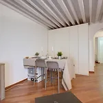 Milanrentals - Moscova * Milán
