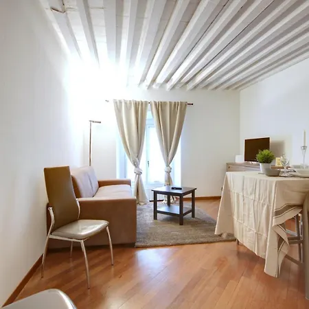 Milanrentals - Moscova ミラノ